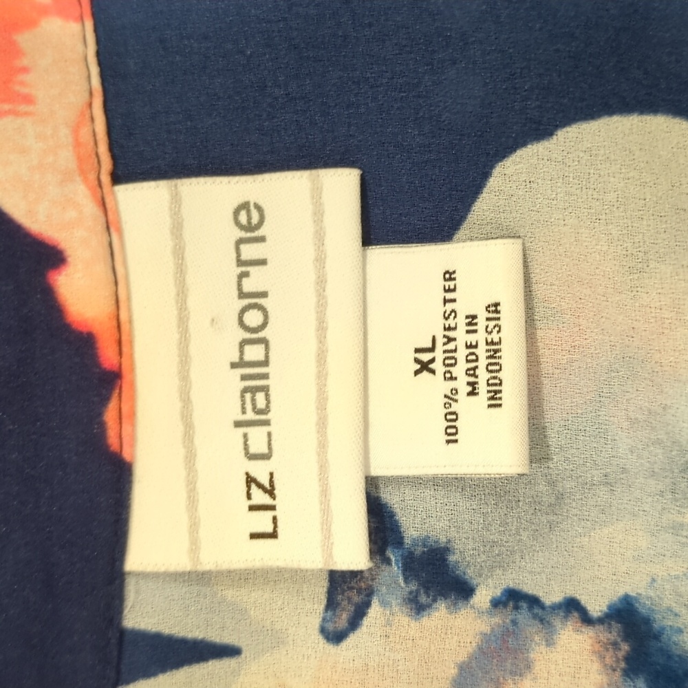 Liz Claiborne | Navy Floral Crepe Top Cap Sleeves Pull Over Shirt Tail Hem | XL - Picture 9 of 9